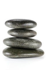 Basaltsteine für Warmsteinmassage isoliert auf weißem Hintergrund