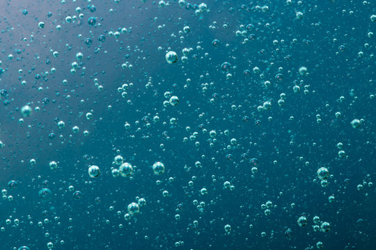 Water, air and oil mixed for a bubbly effect