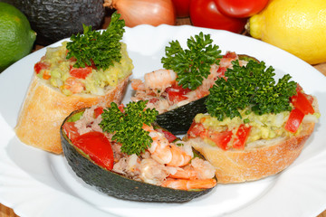 Avocado, Ciabatta, Guacamole, Garnelen, Thunfisch, Tomatensalat