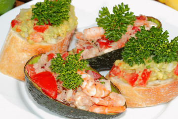 Avocado, Ciabatta, Guacamole, Garnelen, Thunfisch, Tomatensalat
