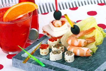 Aperitivo analcolico con stuzzichini