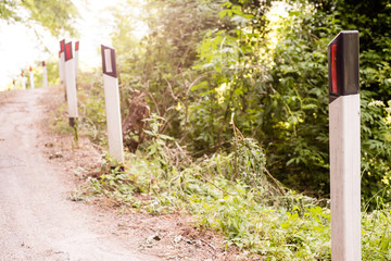 segnaletica in prospettiva di strada di montagna