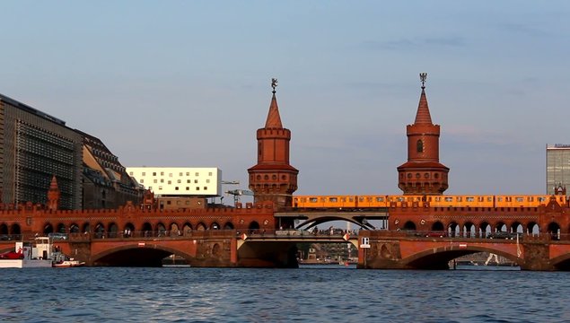 Berlin landmark - oberbaum bridge with train