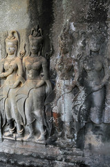 Fototapeta na wymiar Time impact on bas-relief of apsara, Cambodia, Anqor vat.
