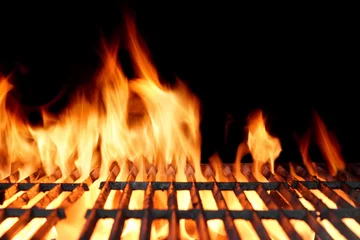 Poster Hete lege houtskoolbarbecue met heldere vlammen © Alex