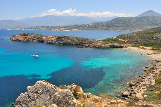 vue de la péninsule de la Levellata sur mer turquoise et Calvi - Corse