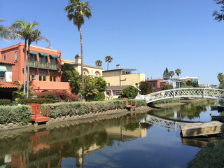 Fototapeta na wymiar houses and bridge at Venice Canal Historic District
