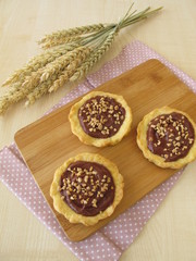 Schokoladen Tartelettes mit Mandeln