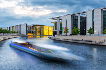 Kanzleramt bei Nacht im Regierungsviertel, Berlin