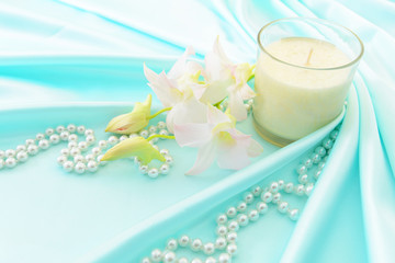 アロマキャンドルと花