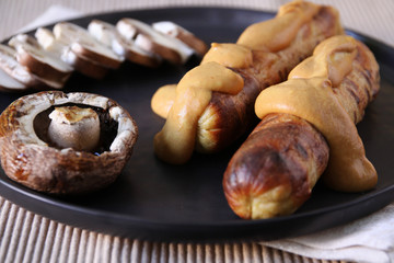 champignons und tofuwürstchen mit senfsauce