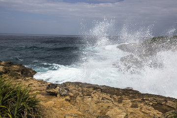 strong sea surf, bay Devil´s Teor, Lembongan, Indonesia