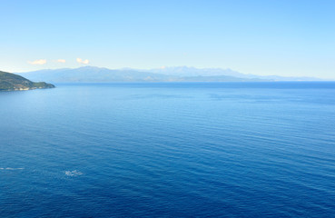 mer bleue sous ciel bleu - Corse