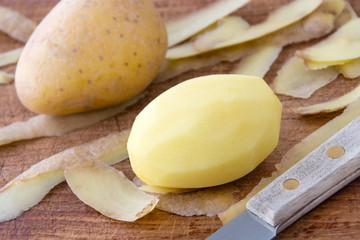 Kartoffeln schälen