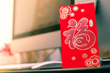 Obraz premium red envelope gift on table work of chinese new year celebration