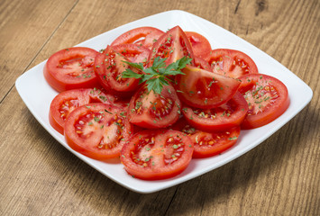 Trozos de tomate en ensalada