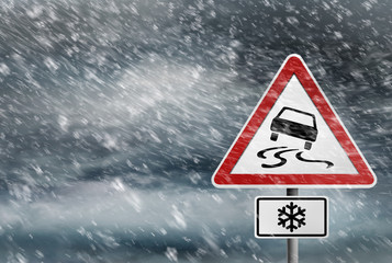 Verkehrsschild Schleudergefahr bei Schnee 2