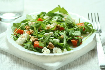 Ruccola salad with baked pumkin and goat cheese