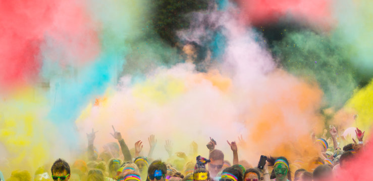 Colorrun competitors in detail of hands