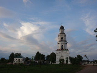 Fototapeta premium Деревня ранним летним вечером