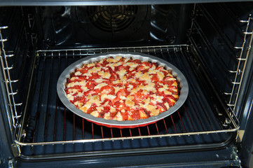 Streusel pie with strawberries in the oven