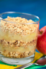 Simple no-bake Danish apple cake called Aeblekage