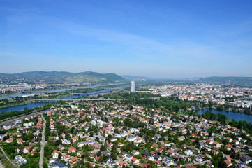 Blick über Wien mit Kahlenberg und Bisamberg