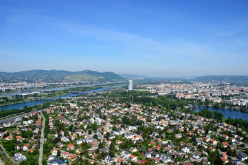 Obraz premium Blick über Wien mit Kahlenberg und Bisamberg