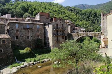 Fototapeta na wymiar Osor, pueblo en medio de las Guilleries, Girona, Cataluña