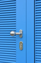 Obraz premium Hellblaue Tür