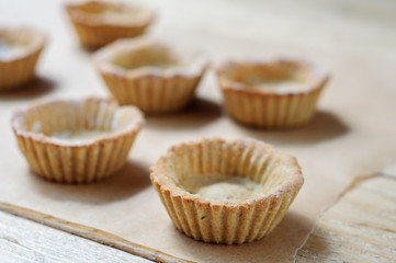 Little homemade oat tarts with whipped cream