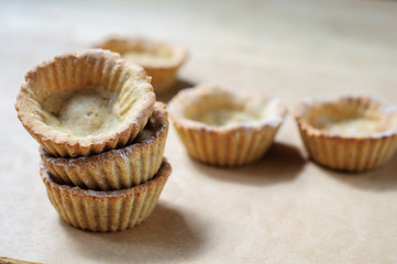 Little homemade oat tarts with whipped cream