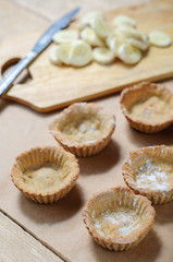 Little homemade oat tarts with whipped cream