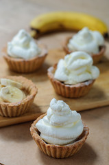 Little homemade oat tarts with whipped cream