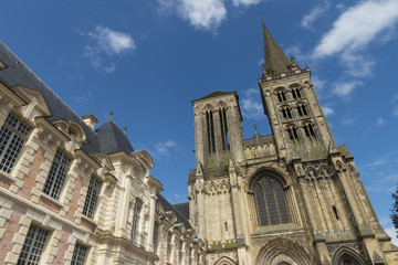 Fototapeta na wymiar Cathédrale Saint-Pierre à Lisieux (Calvados, Basse-Normandie)