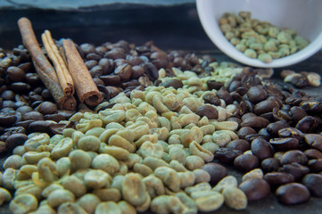 Raw and roasted coffee beans 
