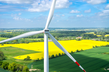 Luftbild einer Windkraftanlage in Mecklenburg Vorpommern