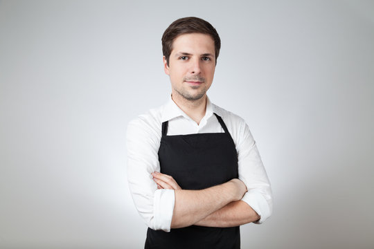 verk&auml;ufer im supermarkt oder cafe mit sch&uuml;rze