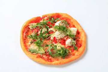 Pizza quattro formaggi with arugula