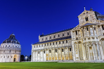 Fototapeta na wymiar Pisa Baptistry and Cathedral in Italy