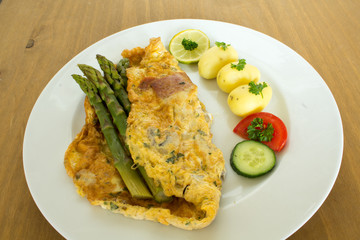 Omelett mit grünem Spargel
