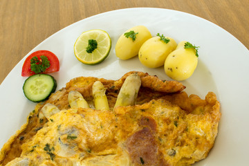 Omelett mit weissem Spargel