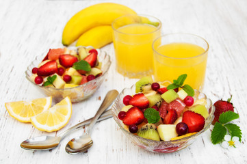 Salad with fresh fruits