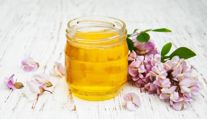 honey with acacia blossoms