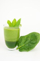 grüner Smoothie mit Spinatblatt