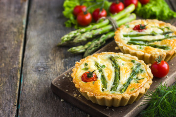 tart with asparagus and cherry tomatoes