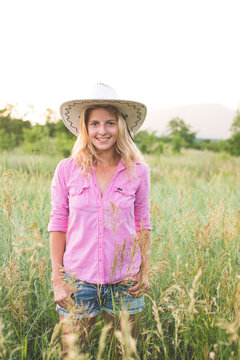 Blonde cowgirl posing outdoor