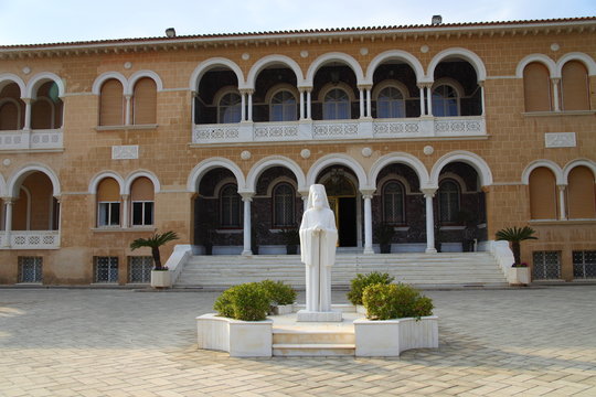 Zypern, Nikosia,Erzbisch&ouml;flicher Palast, Makarios Statue,