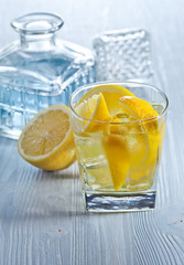 gin with lemon