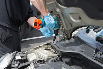 Glazier removing windshield or windscreen on a car